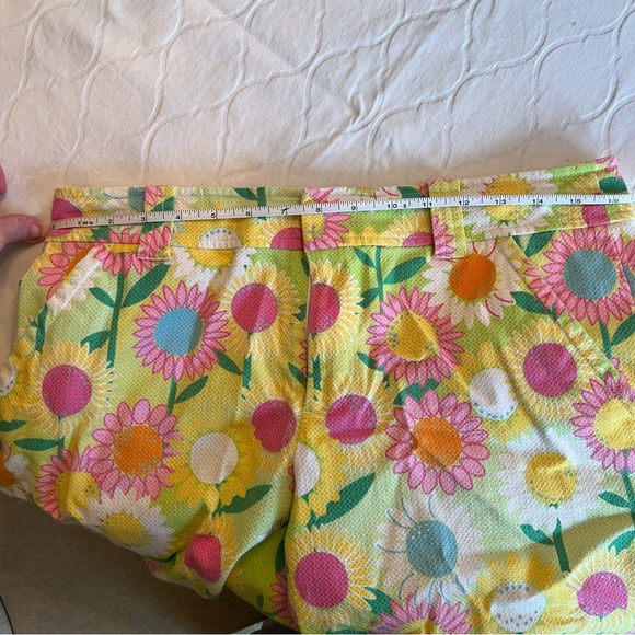Lilly Pulitzer chipper shorts - Picture 9 of 9